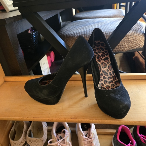 Women's Shoes Collection - Picture 3 of 6